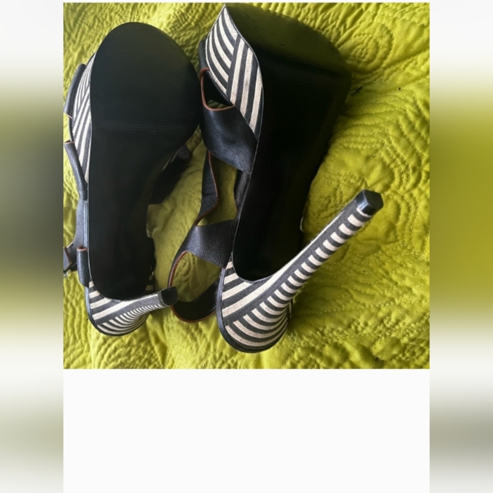 - GUESS~ Leather Platform Heels Like NEW